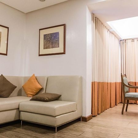 La Fiesta Hotel Iloilo Extérieur photo