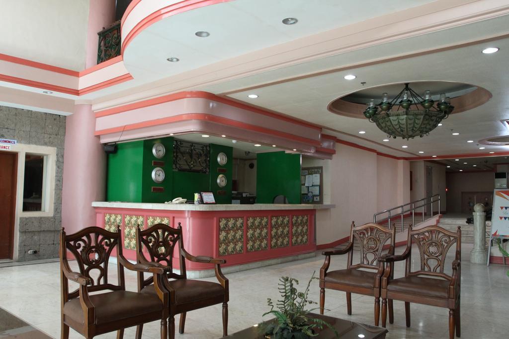 La Fiesta Hotel Iloilo Extérieur photo
