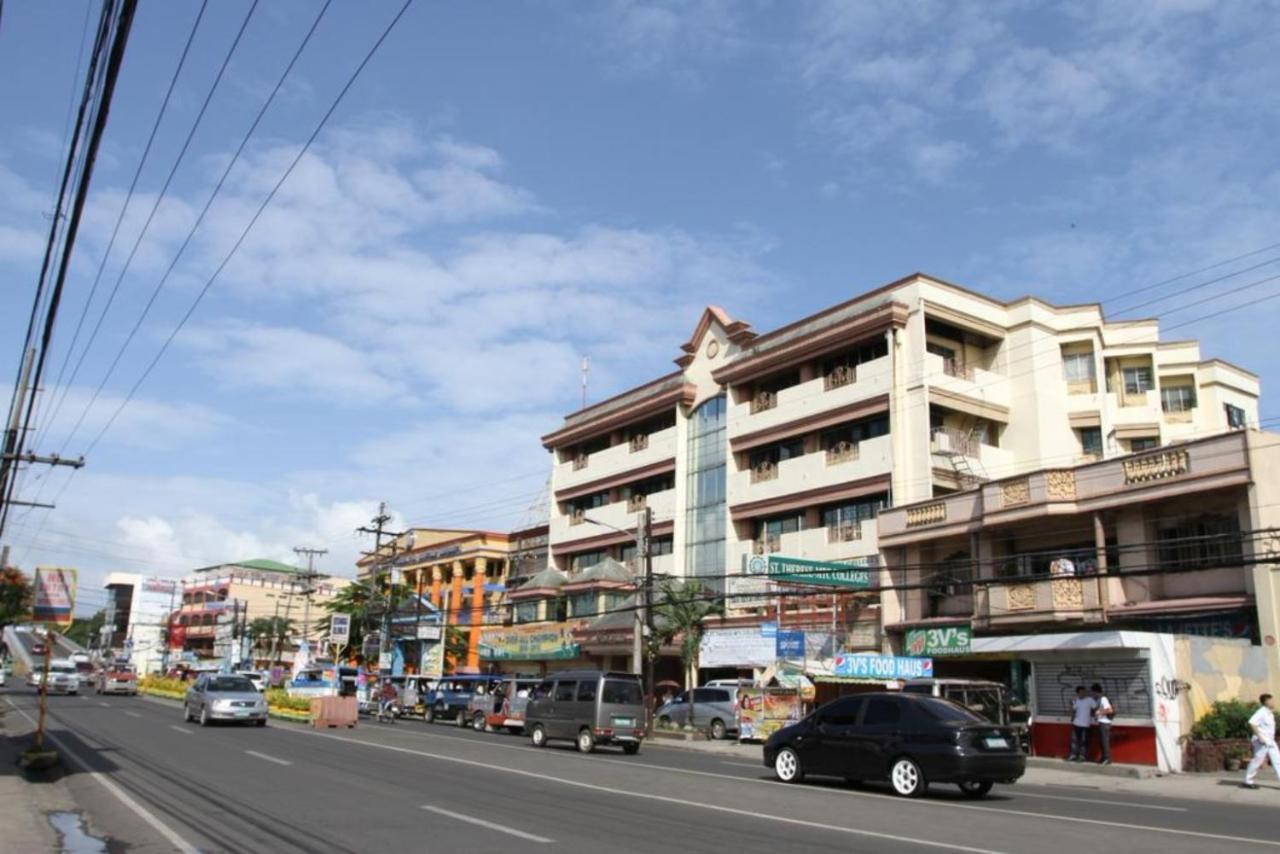 La Fiesta Hotel Iloilo Extérieur photo