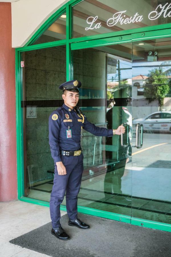 La Fiesta Hotel Iloilo Extérieur photo