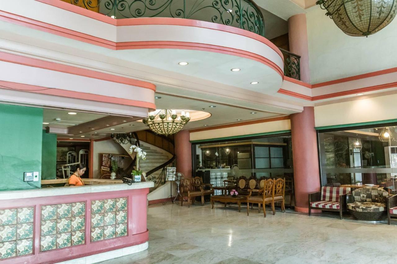 La Fiesta Hotel Iloilo Extérieur photo